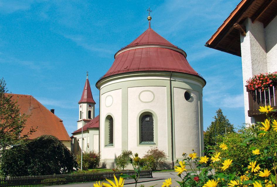 Katholische Wallfahrtskirche in Niederachdorf bei Kirchroth.