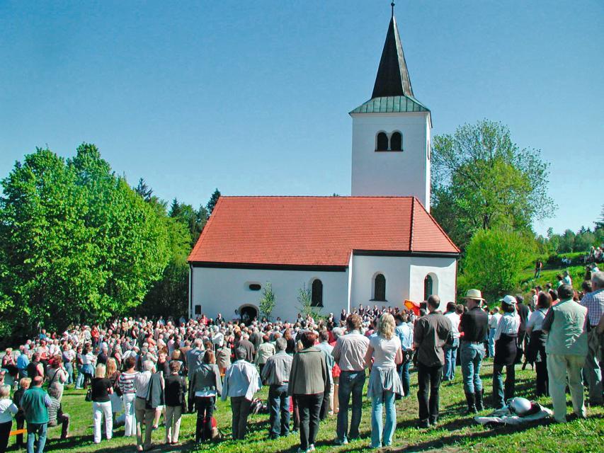Die Gallnerkirche ist über die Ortsteile Denkzell - Forsting zu erreichen und befindet sich auf dem "Gallnerberg".