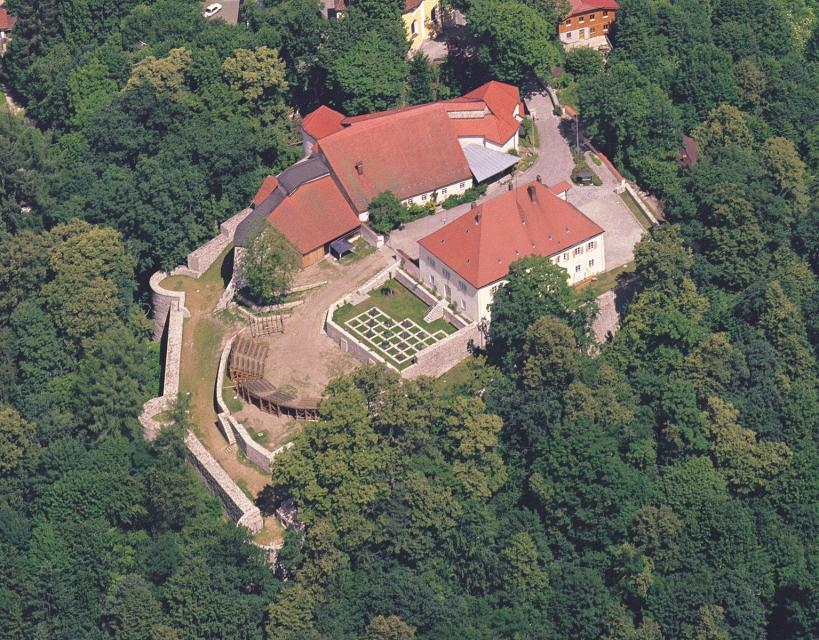 Burganlage Mitterfels mit integriertem Heimatmuseum