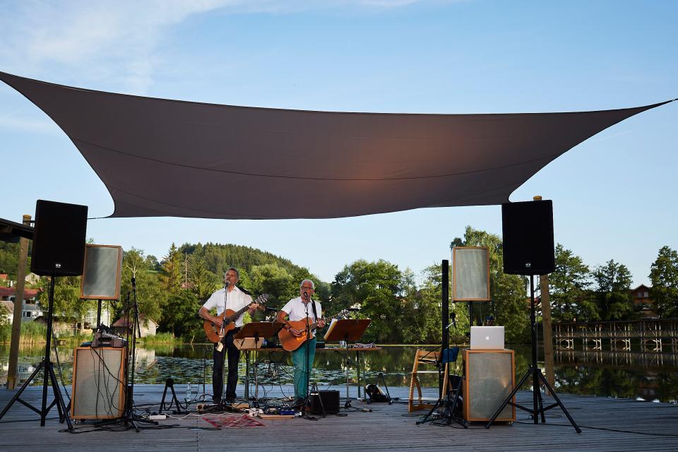 In Wiesenfelden finden auf der Seebühne Konzerte (Open Air) statt.Nähere Infos hierzu im Tourismusbüro
