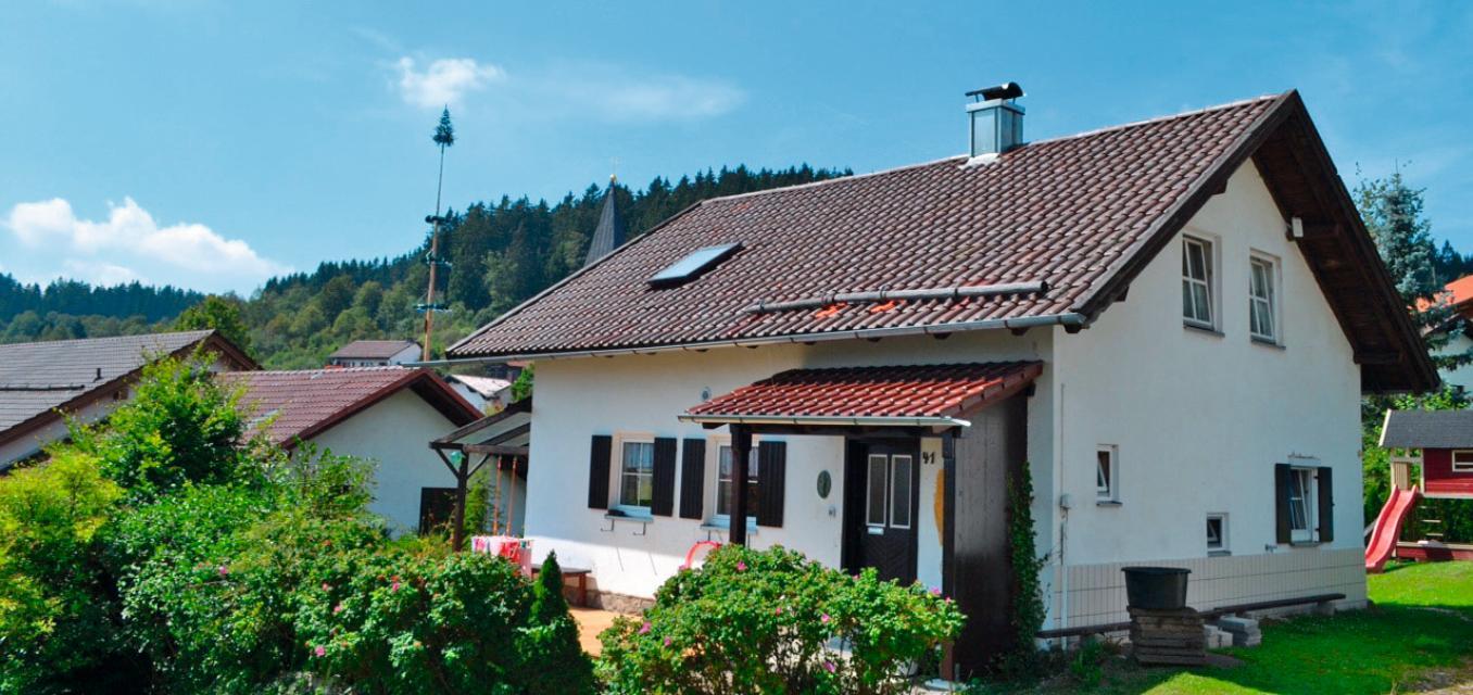 Genießen Sie die Ruhe des Bayerischen Waldes in unserem mit viel Liebe eingerichteten Ferienhaus mitten im Ortskern von Sankt Englmar.