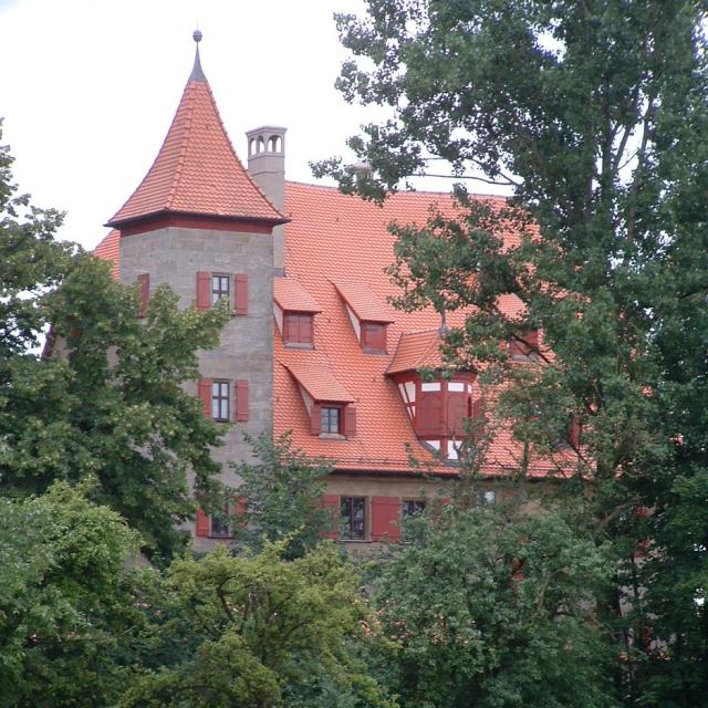 Die Schlossanlage ist noch heute in Besitz der von Fürerschen Erben.