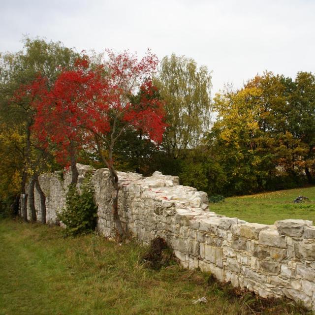Die Klostermauer Engelthal ist eine Besonderheit, von der noch Mauerreste und zwei Tore erhalten sind.