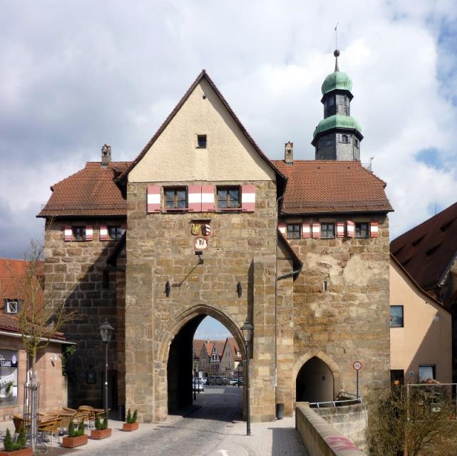 Die Laufer Stadtmauer hatte drei Tortürme: das Hersbrucker, das Nürnberger sowie das heute nicht mehr erhaltene Wassertor zur Pegnitz hin.