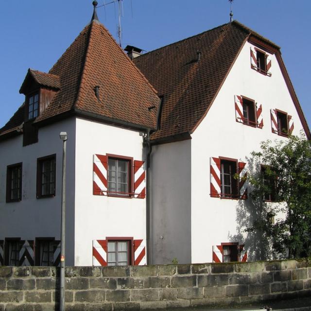 Durch eine 1561 erfolgte Herrschaftsteilung entstand um 1750 ein weiterer Herrensitz in Diepoltsdorf.