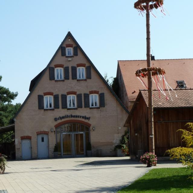 Der Schmidtbauernhof ist ein gemeindeeigenes Anwesen mit Räumlichkeiten für verschiedene Veranstaltungen.