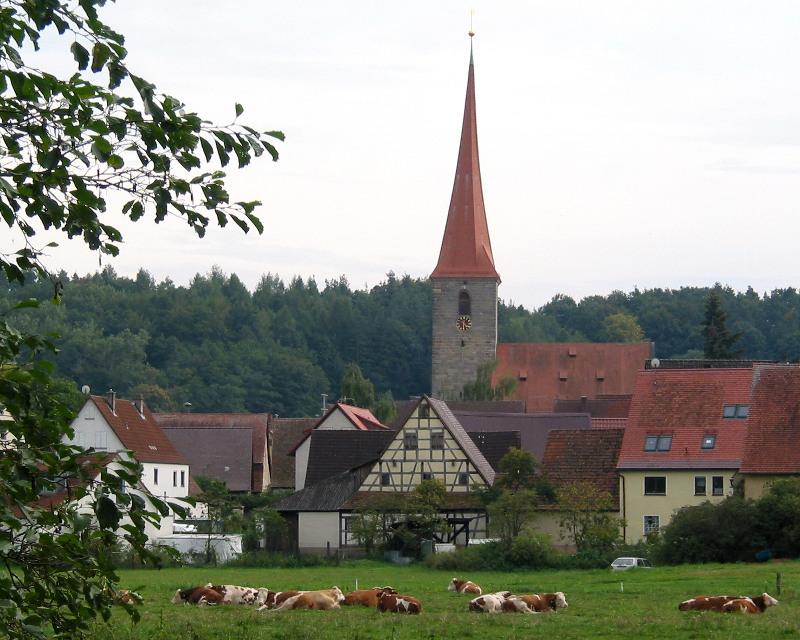 Seit mehr als 1100 Jahren liegt die Gemeinde Ottensoos mit ihrer Kirchenburg eingebettet zwischen Pegnitzauen und Veitswald
                 title=