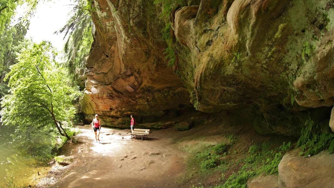 Höhlen, wildromantische Natur und Idylle am Kanalufer ⚠️ACHTUNG: Umleitung im Bereich Schwarzachklamm