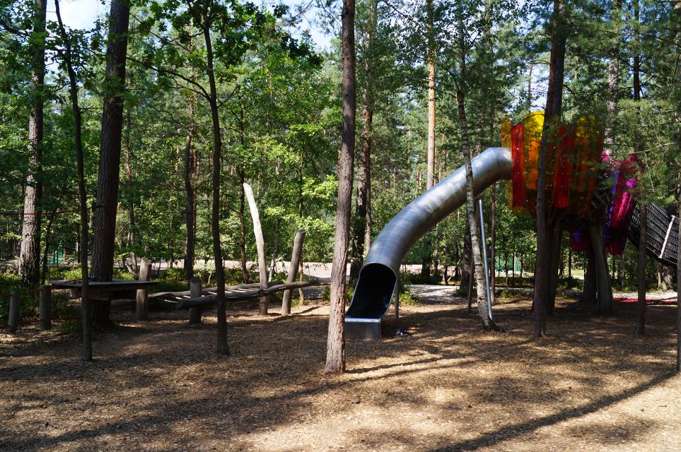 Wunderschöner Spielplatz mitten im Wald, 4.000 qm, für Kinder und Jugendliche bis 18 Jahren.