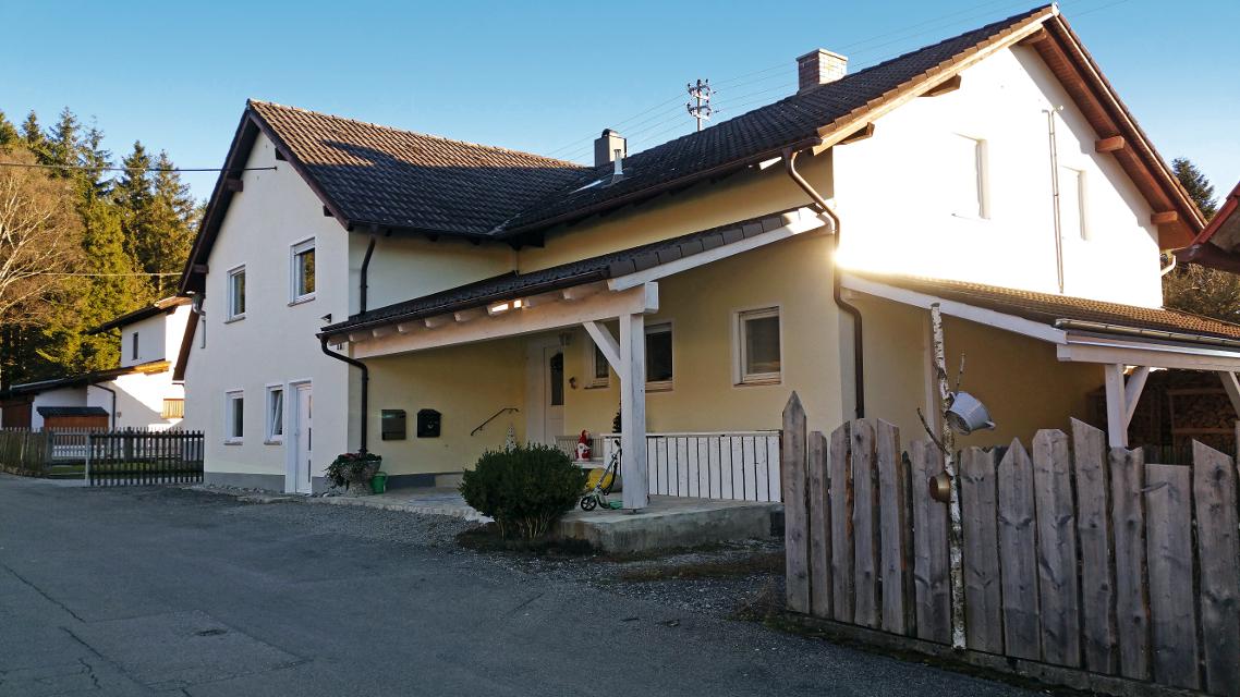 Kleine Einlieger- wohnung mit separatem Eingang für 1 Person. Ruhige Lage im Ortsteil Hohenbrand (3 km bis Peiting).