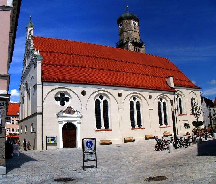 Die Stadtpfarrkirche Mariae Himmelfahrt in Weilheim gilt als eine der ersten Barockkirchen auf deutschem Boden. Sie wurde zwischen 1624 und 1628 unter Bartholomäus Steinle und Hans Krumper, die beide aus Weilheim stammen, erbaut.