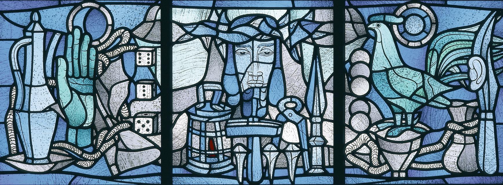 Buntglasfenster von Heinrich Campendonk, dreiteilig, querformat mit christlichen Motiven.
