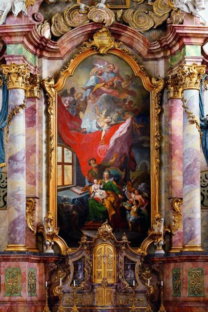 Die Darstellung zeigt ein Altarbild der Kirche.