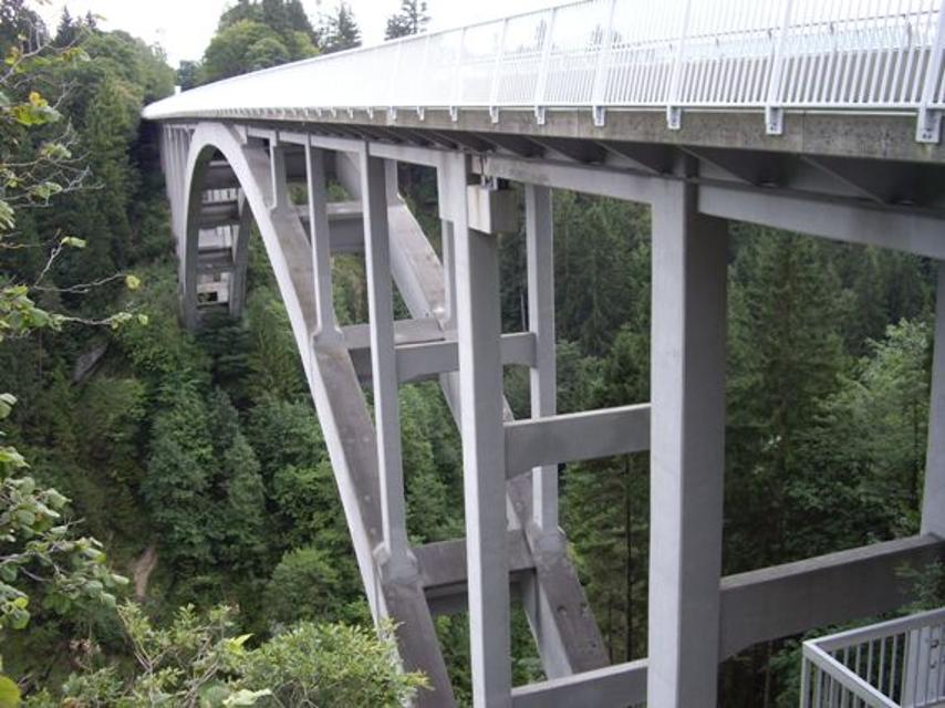 Weitgespannteste Melan-Bogenbrücke der Welt.