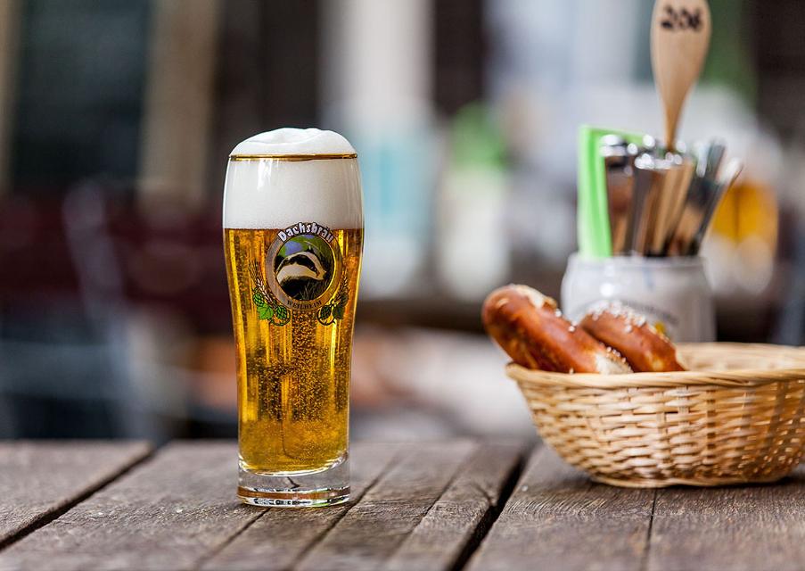 Im Jahr 1879 wurde die Bierbrauerei „Dachsbräu“ von dem Münchner Bierbrauer Georg Dachs gegründet. Georg Dachs kaufte hier in Weilheim das Anwesen, damals noch „Am Saliteranger“, welches zur Versteigerung stand.  