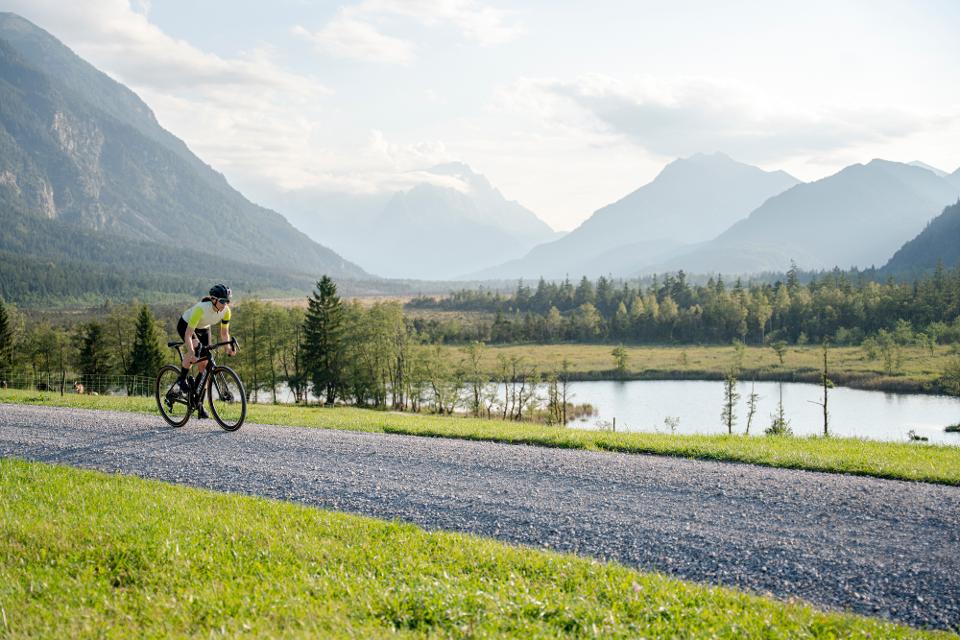 Gravelbiken ist längst mehr als nur ein Trend – In Regionen wie dem Alpenvorland löst das Gravelbike sogar das Mountainbike ab.
