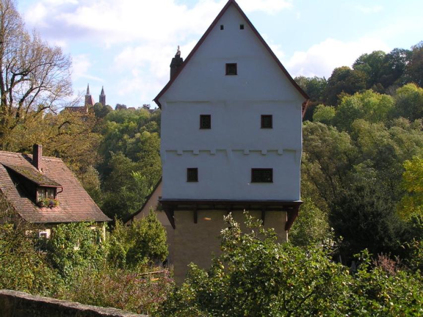 Im Taubertal direkt unterhalb von Rothenburg o.d.T. liegt das romantische Topplerschlösschen.
