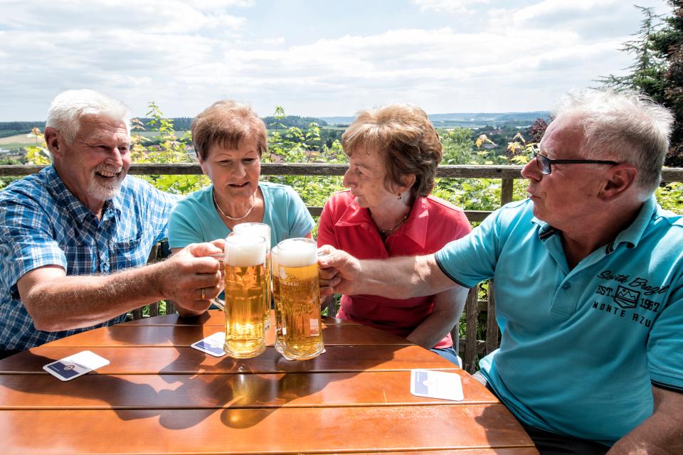 Die Altenberger Biere (Helles, Schwarzbier, Märzen, Saisonbier) gibt es im eigenen Gasthaus mit Biergarten.