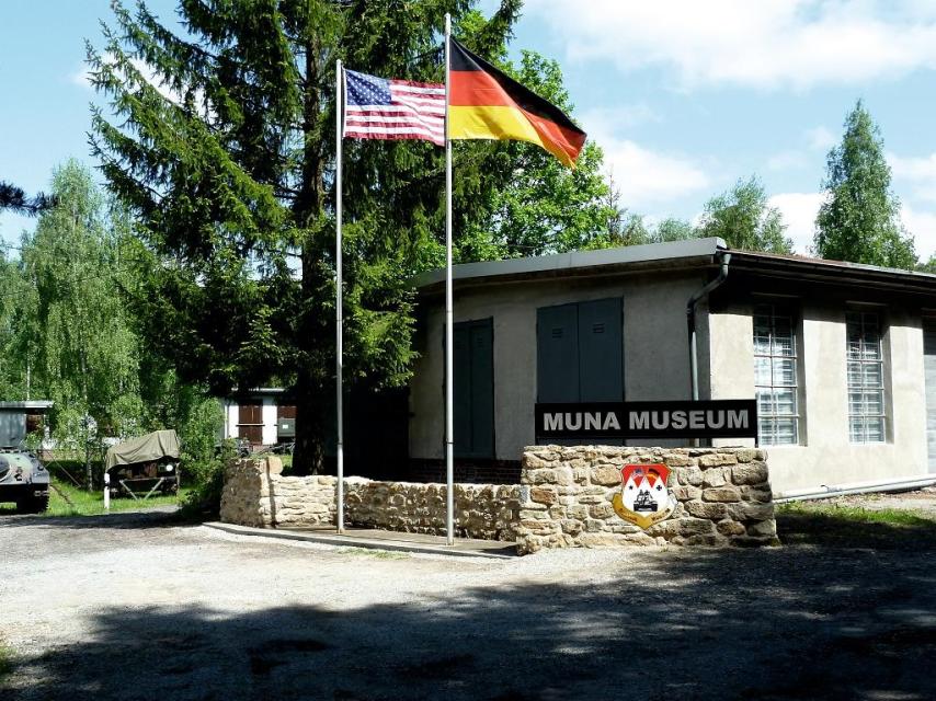 Das Museum inmitten der ehemaligen Muna - Lufthauptmunitionsanstalt 1/XII Oberdachstetten - zeigt deren Geschichte sowie die des Flugplatzes Illesheim und die Kriegsereignisse in Westmittelfranken. 