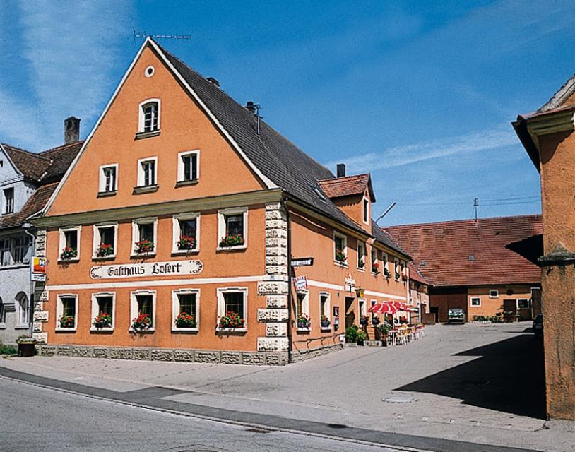 Gasthof mit 6 Zimmern in Gerolfingen, Wanderreitstation: Reiten mit eigenem Pferd