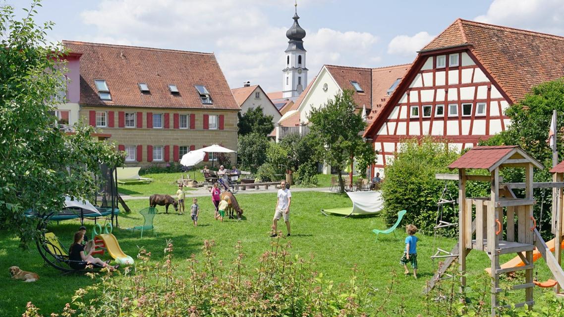Urlaub auf dem Bauernhof in Binzwangen bei Colmberg! 16 Ferienwohnungen, 3 Ferienhäuser und Zimmer! Nähe zu Rothenburg o.d.T., Ansbach und Bad Windsheim.
