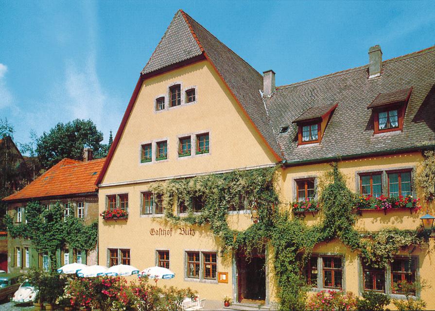 Gasthof mit 12 Zimmern im Zentrum der Altstadt mit Biergarten und gutbürgerlicher, regionaler Küche.