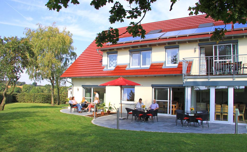 6 komfortable, liebevoll eingerichtete Ferienwohnungen, davon 2 barrierefrei, nahe Rothenburg o. d. T. in ruhiger, idyllischer Lage - Große Eventscheune!