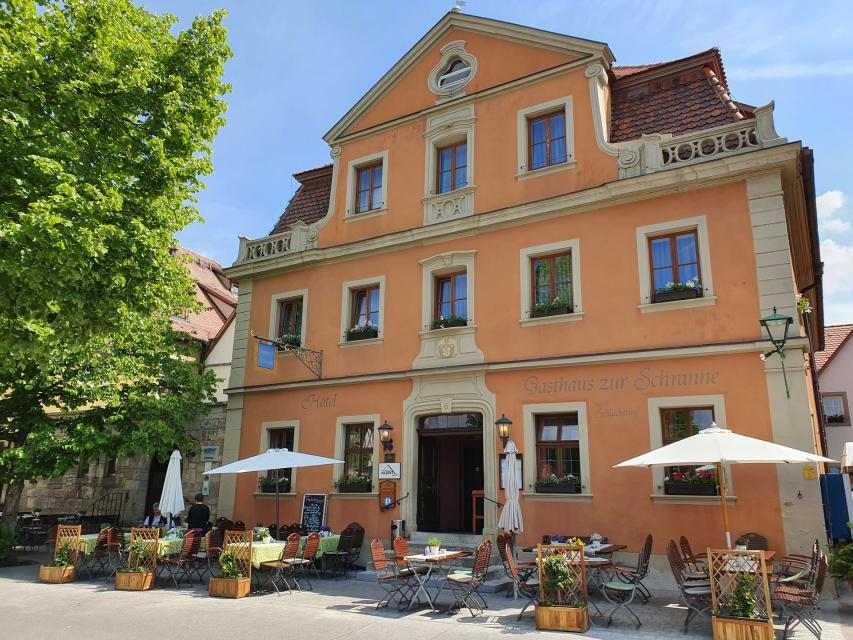 Hotel in der historischen Altstadt von Rothenburg mit Zimmern in mehreren Kategorien; abseits der touristischen Laufwege, aber trotzdem zentral; Restaurant, Biergarten, E-Bike-Ladestation