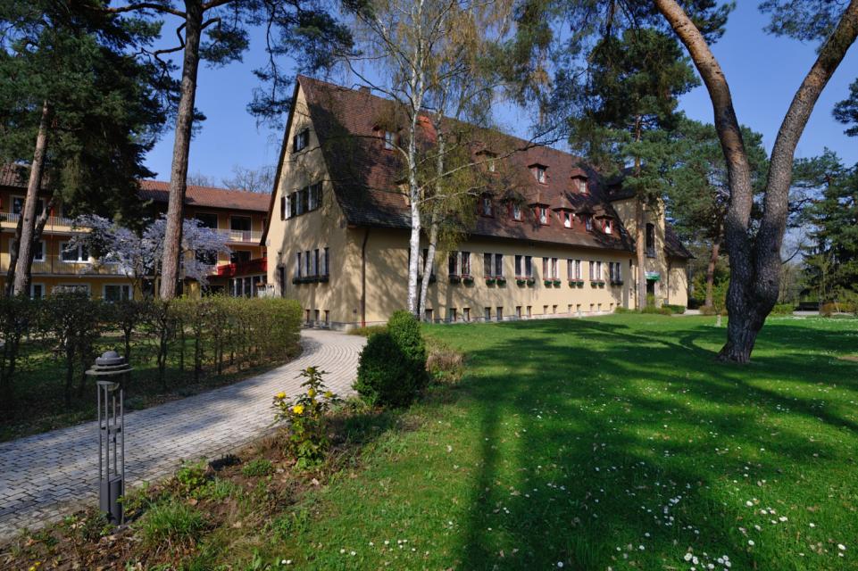 Gästhaus mit 60 Betten, Tagungsräumen und Sonnenterasse nahe Nürnberg 