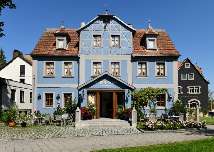Willkommen in Ihrem kleinen und feinen Gasthof direkt vor der historischen Altstadt.