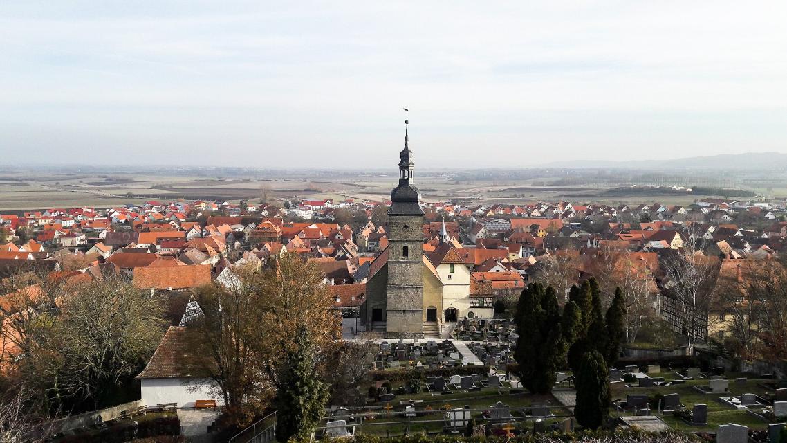 Burgbernheim wurde vor über 1250 Jahren erstmalig urkundlich erwähnt. Im alten Ortskern sowie den Ortsteilen finden Sie viele Sehenswürdigkeiten, die Sie bei einem Spaziergang