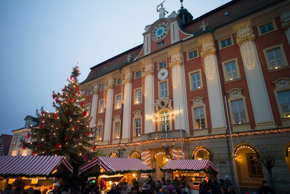 Genießen Sie den Reichsstädtischen Weihnachtsmarkt in Bad Windsheim bei weihnachtlicher Atmosphäre!