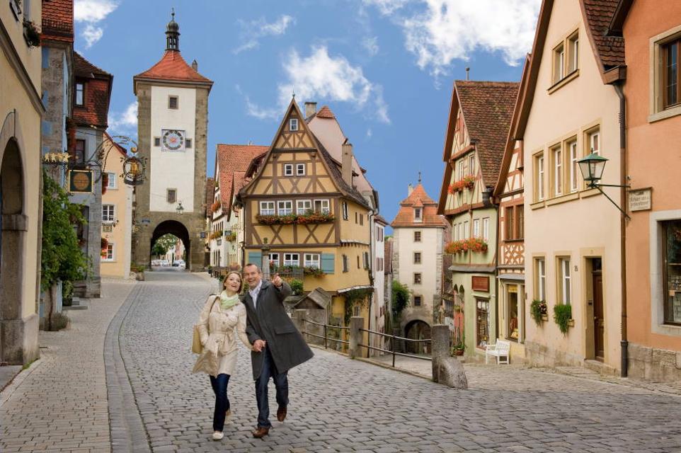 Ein Kleinod deutscher Vergangenheit. Die Straßen und Plätze sind noch erfüllt von alter Reichsstadtherrlichkeit und Bürgerkultur sowie seinem mittelalterlichen Stadtbild. 