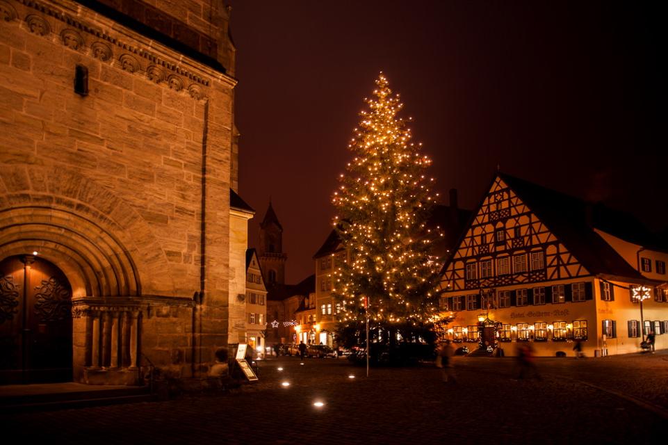 In festlichem Lichterglanz präsentiert sich Dinkelsbühl in der Adventszeit.