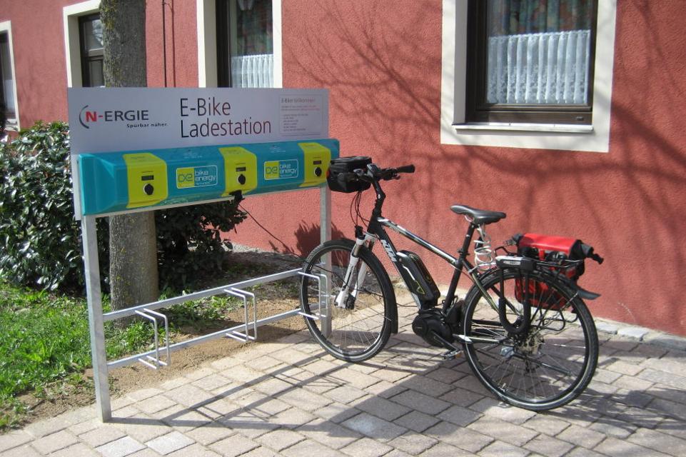 Anschluss für 4 E-Bikes
                 title=