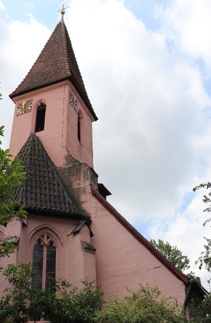 Die St. Lorenz Kirche ist das älteste erhaltene Bauwerk in Oberasbach. Errichtet im 13. Jahrhundert. 