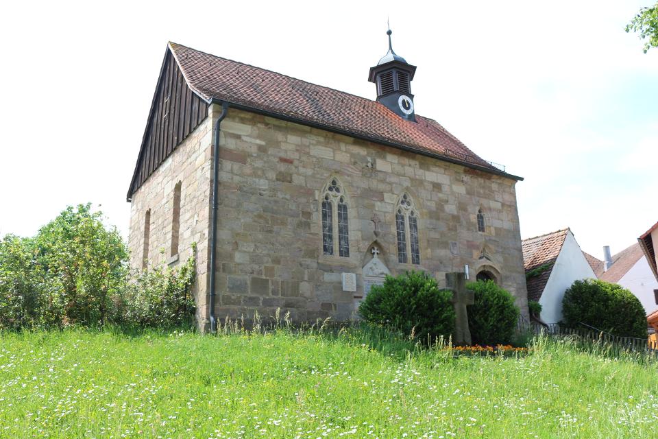 Die Ägidiuskirche steht im Ortsteil Roßtal-Weitersdorf. 