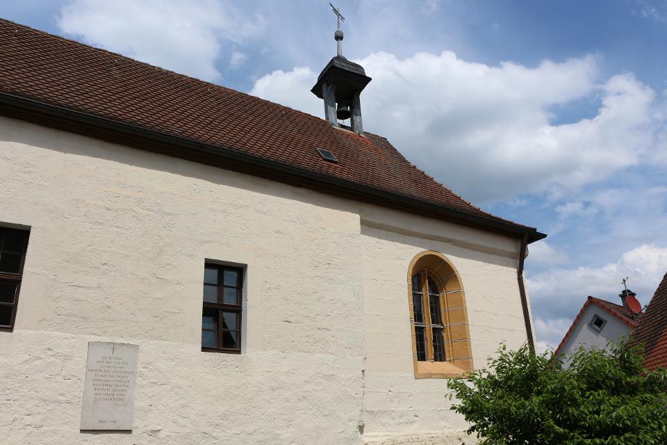 Mittelalterliche Kirche im Ortsteil Buttendorf. 