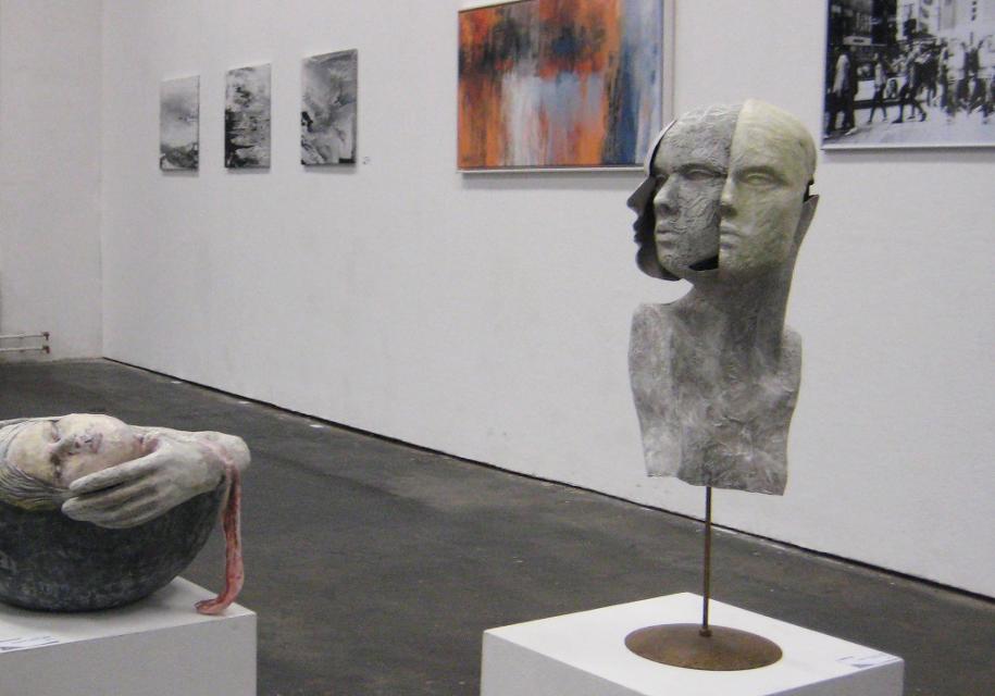 Wechselnde Kunstausstellungen von regionalen und überregionalen Künstlern.