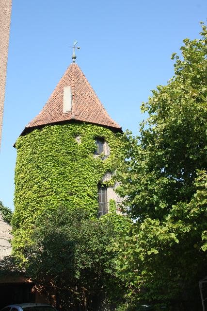 Im 12./13. Jahrhundert erbauter Wachturm mit wechselvoller Geschichte. 