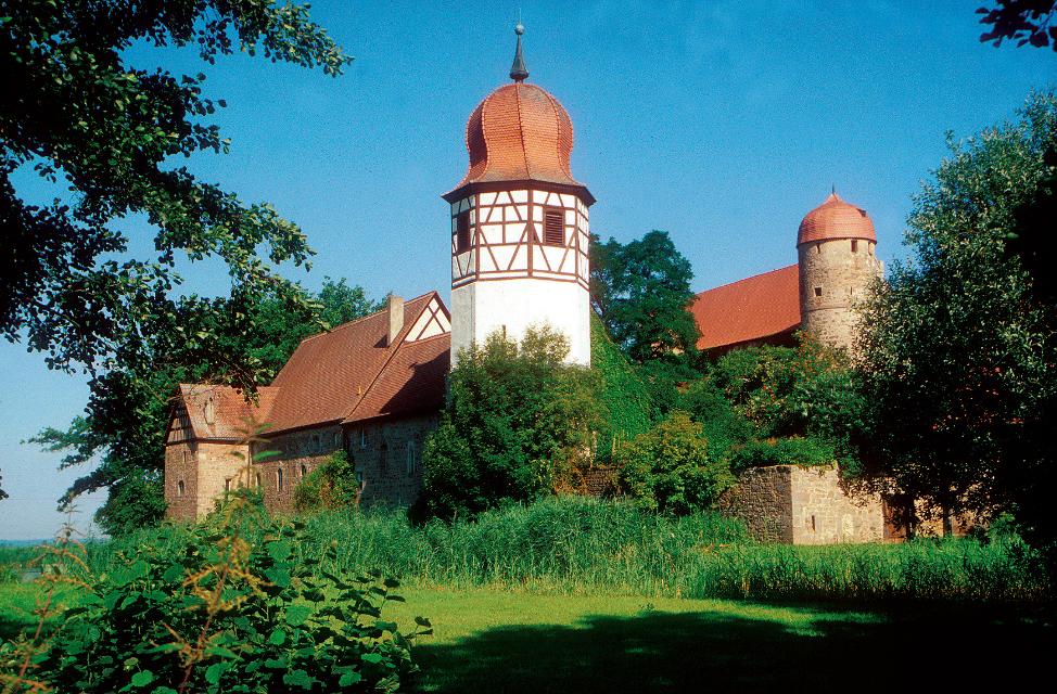 Wasserschloss Sommersdorf wird an drei Seiten von Wasser geschützt