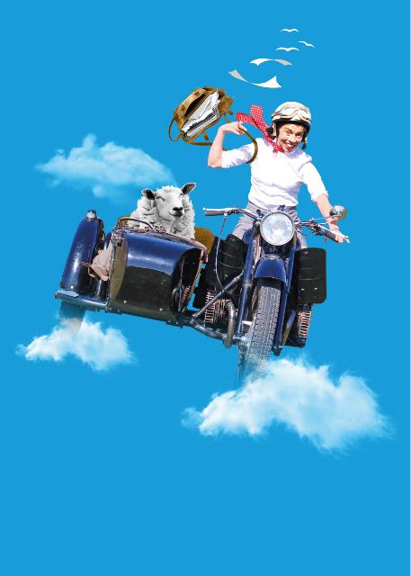 Das Plakat zeigt Judith Bach auf einem Motorrad durch den Himmel fliegen