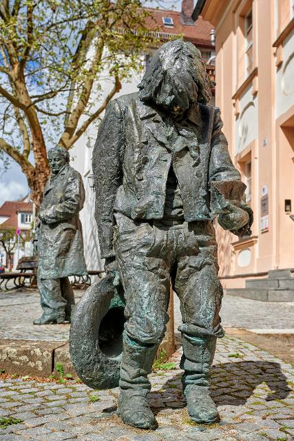 Dieser Stadtrundgang lässt Sie erleben, wie das geheimnisumwitterte Findelkind Kaspar Hauser seine erwachsenen Jahre in Ansbach verbrachte und was Legenden und Forschung über ihn verraten.