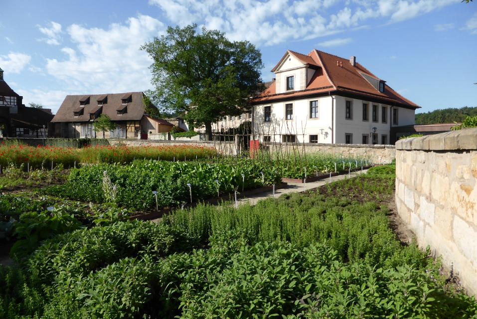 Kräuterworkshop im Burggarten Cadolzburg mit Kräuterexpertin Marion Reinhardt