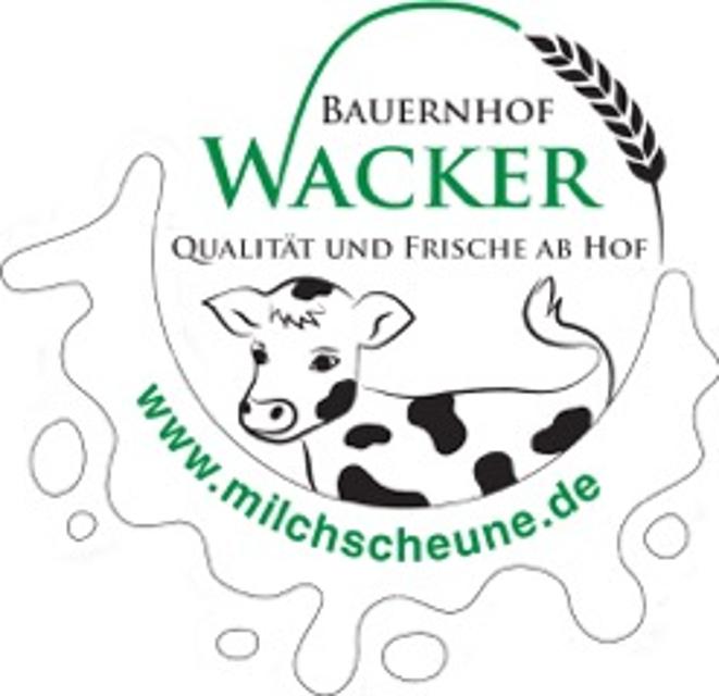 In der Milchscheune des Hofs Wacker in Schöneck werden 24/7 frische Rohmilch, regionale Eier, saisonales Obst und Gemüse und vieles mehr angeboten. 