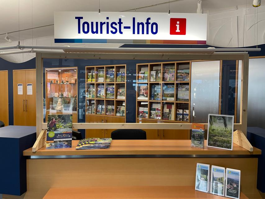 Die Touristinformation in Bad Soden-Salmünster ist Dir gern auch bei der Buchung von Pauschalen und dem Aufenthalt in der Kurstadt behilfich.