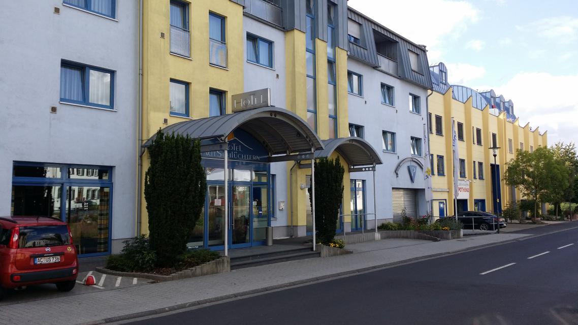 Unser familiengeführtes Hotel mit 4-Sterne-Charakter befindet sich in zentraler Lage in der Bergwinkelstadt Schlüchtern, ideal eingebettet in die Mittelgebirgslandschaft zwischen Rhön, Vogelsberg und Spessart und unweit vom Rhein Main Gebiet. Wir verfügen über 30 Hotelzimmer und 60 Betten, All...