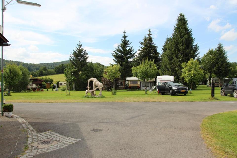 Familiengeführter kleiner Campingplatz in Sinntal-Oberzell mit einem kleinen See.