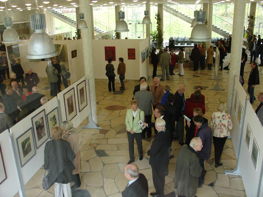 Auch der „22. Dialog der Elemente“ gibt zahlreichen Künstlerinnen und Künstlern aus Bad Orb und der Region Gelegenheit, in einer gemeinsamen Kunstausstellung, einen Einblick in ihr künstlerisches Schaffen zu geben.