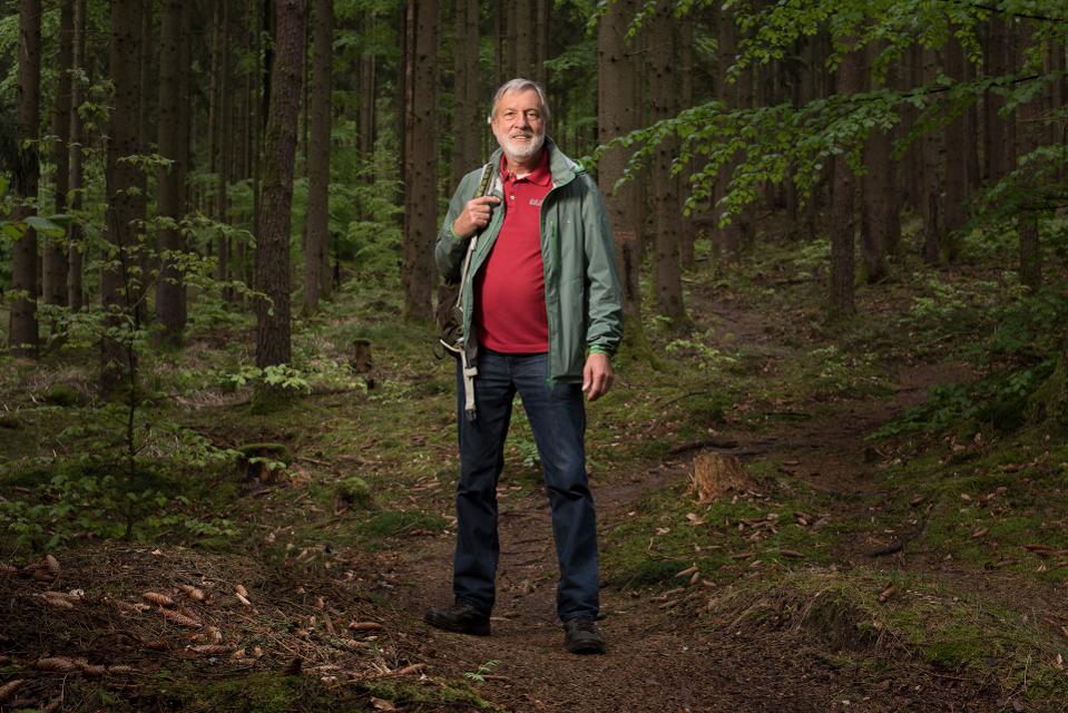 Michael Stange ist seit nunmehr 20 Jahren Naturparkführer und Wegescout im Naturpark Hessischer Spessart. Schon in seiner Kindheit zog es ihn hinaus in die Natur. Heute teilt er sein Wissen und erklärt , was es im Spessart alles zu entdecken gibt.
